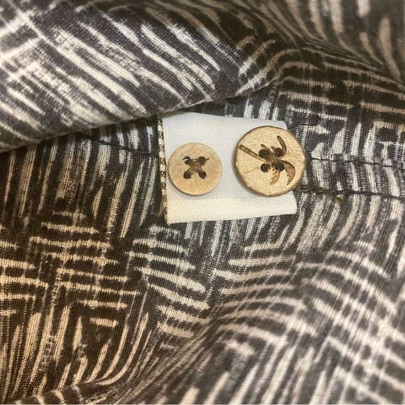 Caribbean Pure Silk Hawaiian Button Down Shirt Mens XL Black White‎ Cream Floral - Picture 9 of 10